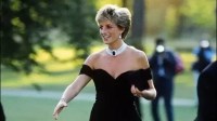 "Vestido da vingança" usado por Princesa Diana será leiloado após 30 anos