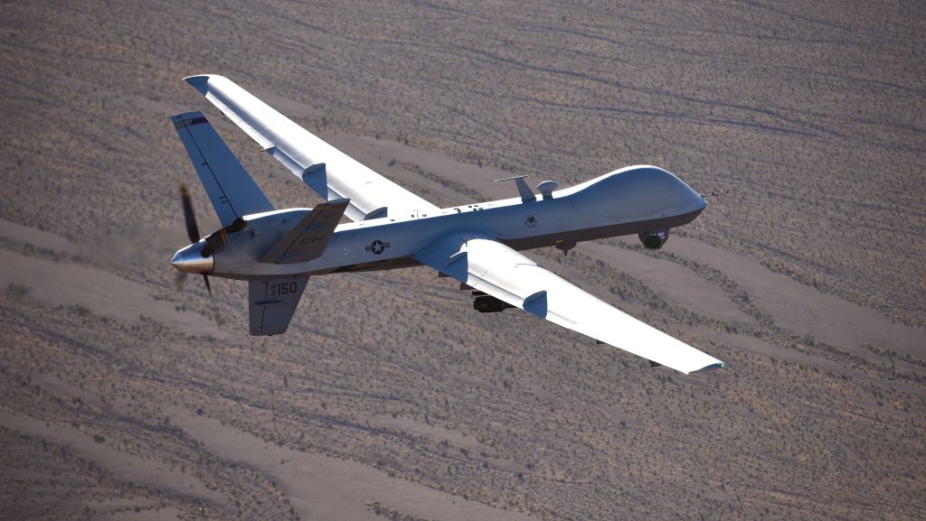 Um drone MQ-9 Reaper realiza uma missão de treinamento sobre o Campo de Testes e Treinamento de Nevada em 15 de julho de 2019