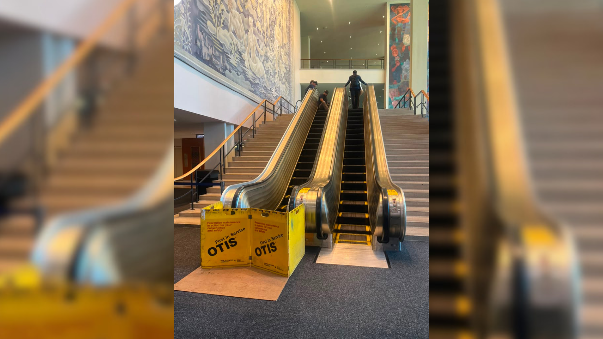Escada que dá acesso ao plenário da Assembleia Geral da ONU em Nova York • Reprodução