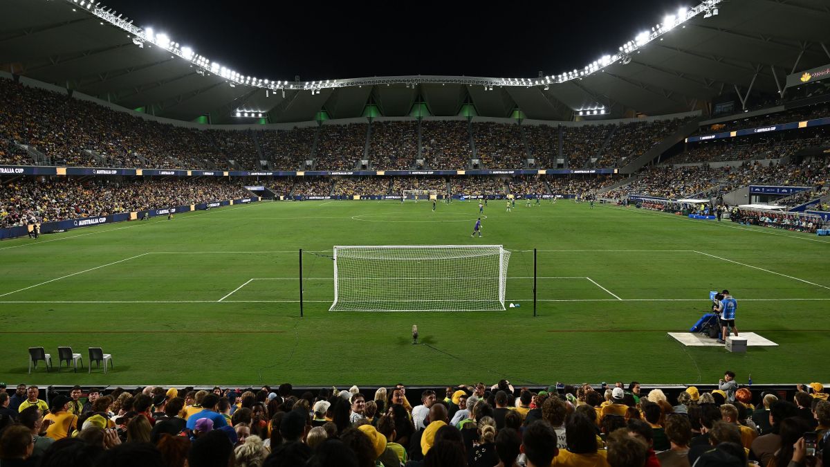 Torcedores criticam estado do gramado de Austrália x Brasil