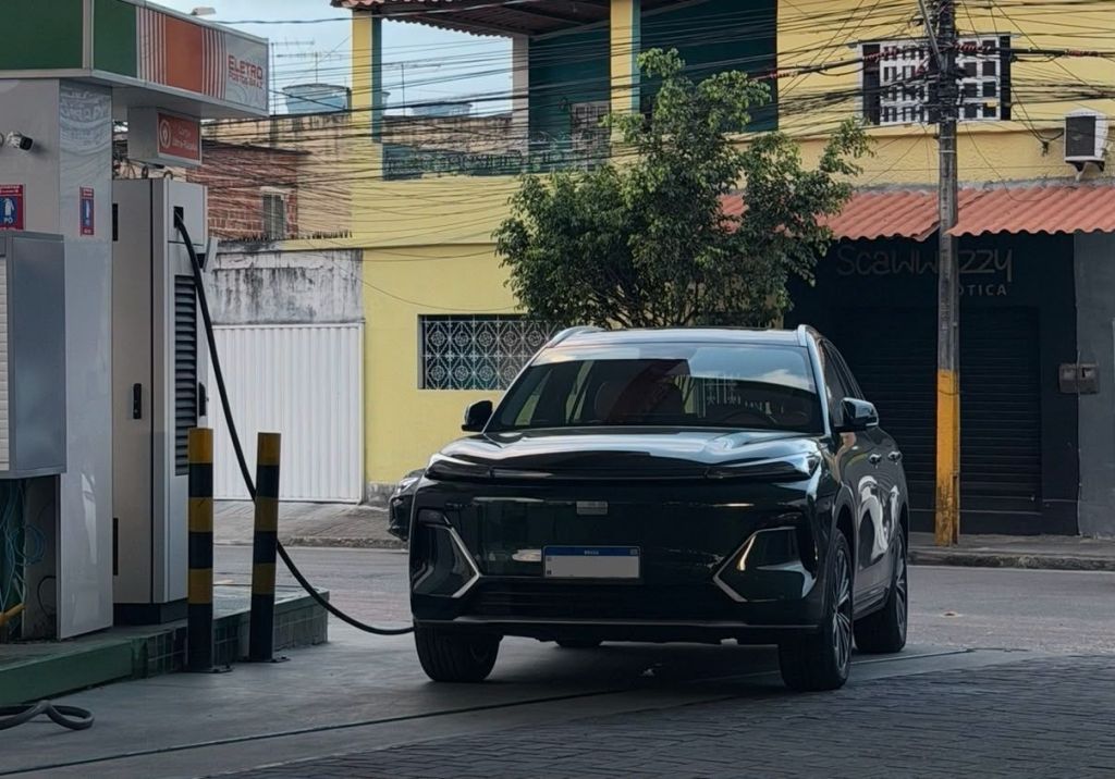 Geely EX5 EM-i em carregamento rápido