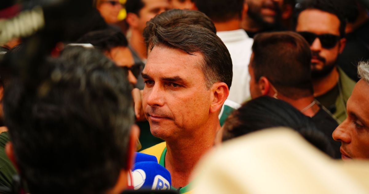 Flávio troca Muralha Brasileira por Smart Brasil em plano de segurança