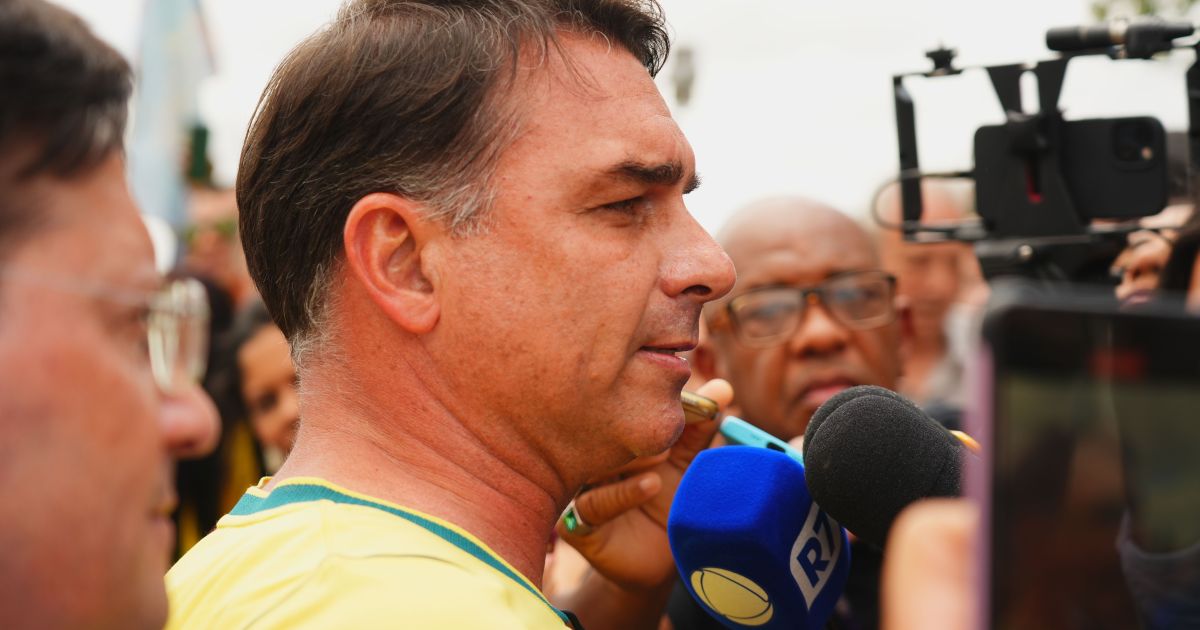 Justiça restringe servidor de Lula nas redes