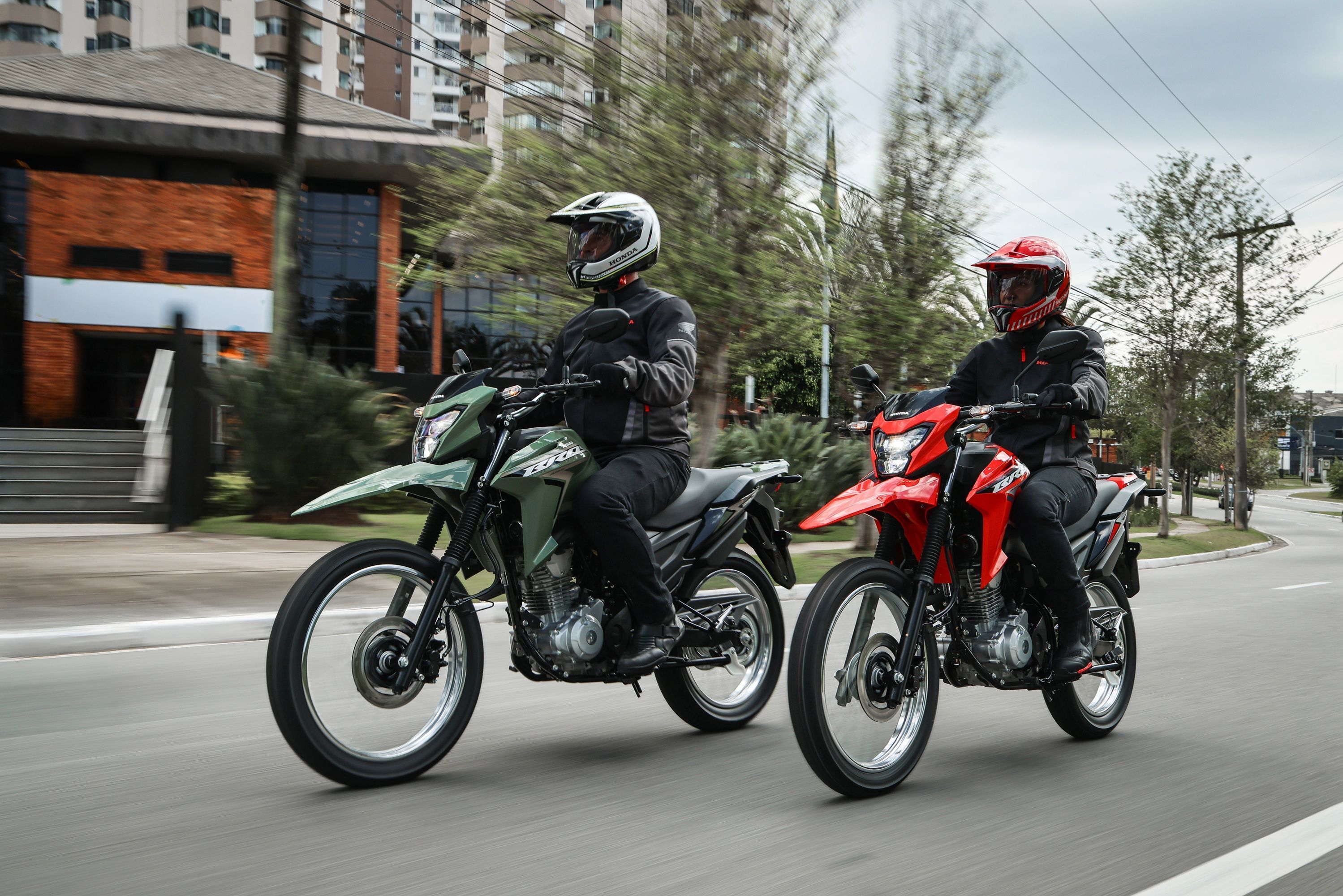 Honda lança nova NXR160 Bros com mais itens de segurança; veja preços