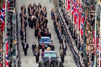 Funeral do rei Harald V da Noruega reúne multidão e famílias reais em Oslo