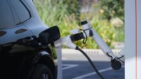 Novo carregador da Geely utiliza IA e promete carga em 8 minutos; conheça
