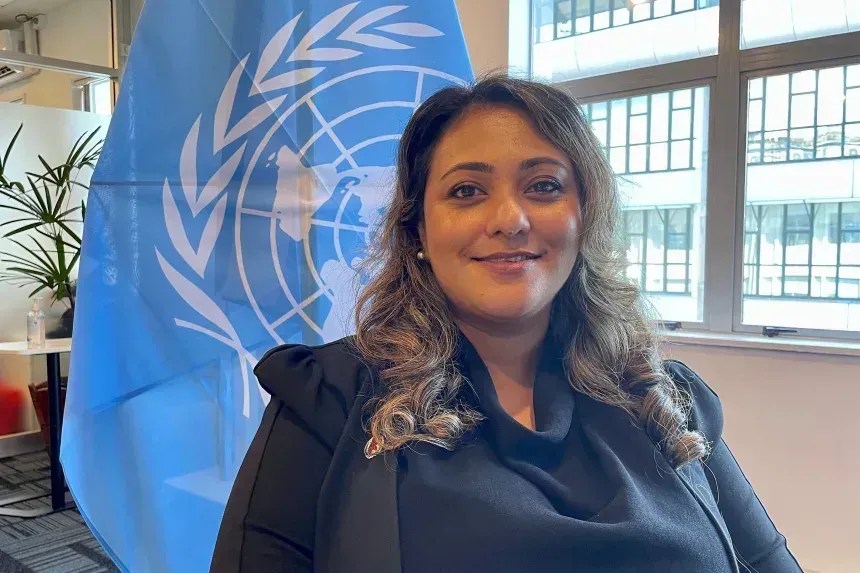 Renata Ram, diretora nacional da UNAIDS para Fiji e o Pacífico, é fotografada no escritório das Nações Unidas em Suva, Fiji, em 19 de março de 2026. • AFP/Getty Images
