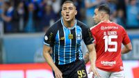 Grêmio faz três no Inter, despacha o rival e avança na Copa do Brasil