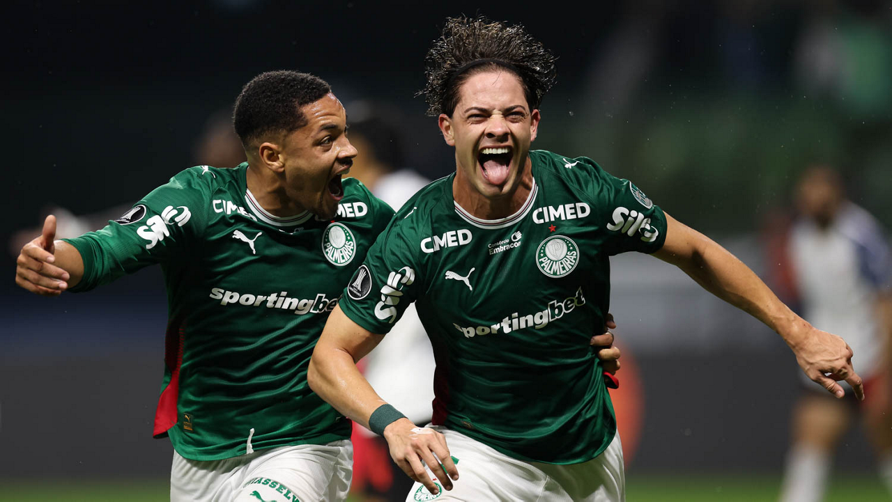 Agustín Giay comemora o gol que marcou para o Palmeiras contra a LDU, seu primeiro pelo clube