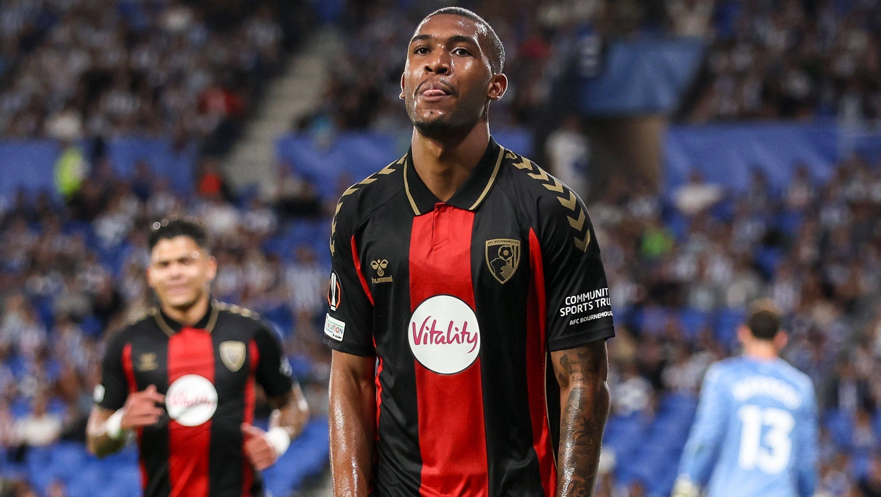Rayan comemora o segundo gol do Bournemouth sobre a Real Sociedad pela Europa League