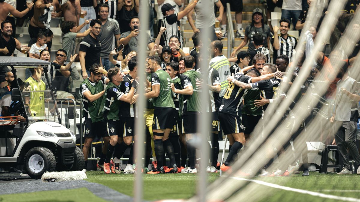 Delfim brilha, Atlético-MG supera Santos e vai à semifinal da Sul-Americana