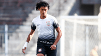 Corinthians: joia de 17 anos deve ser titular contra o Flamengo