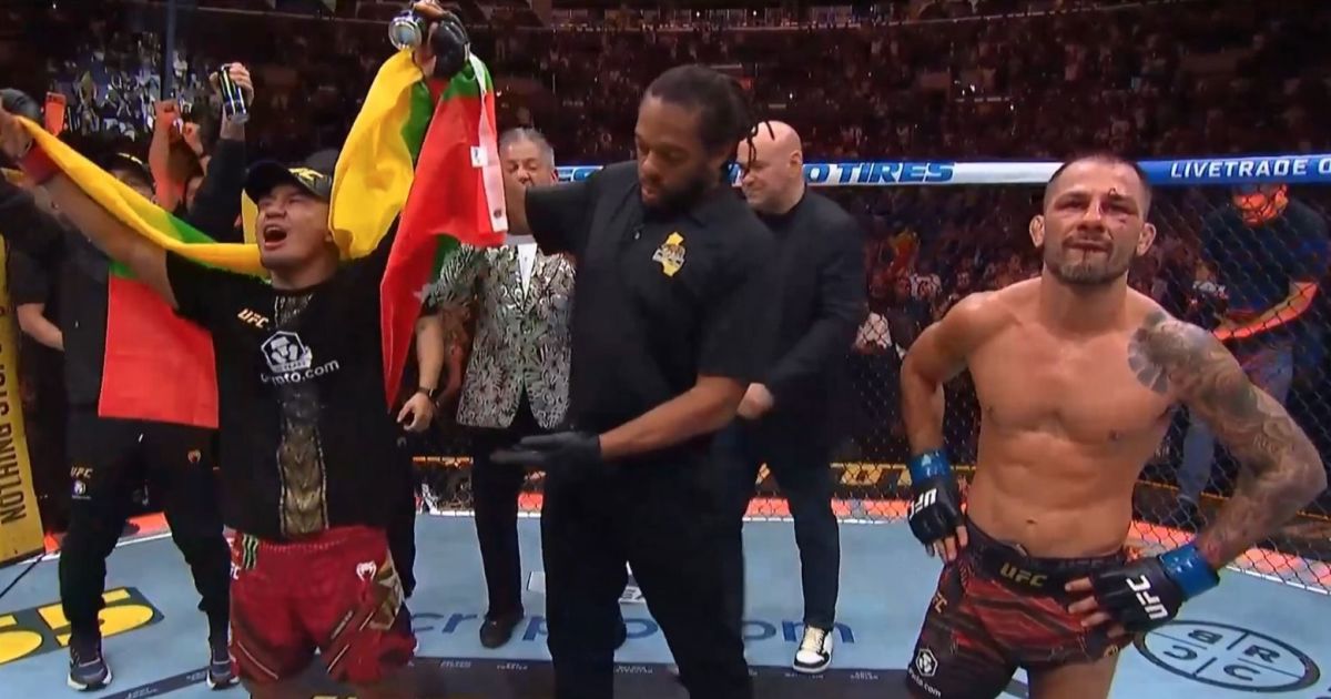 Lutadores Joshua Van e Alexandre Pantoja em luta do UFC 331