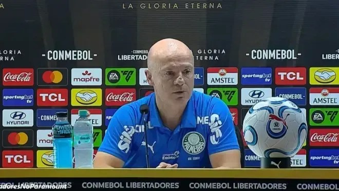 Abel chega à 15ª expulsão pelo Palmeiras e ultrapassa mais de 100 cartões