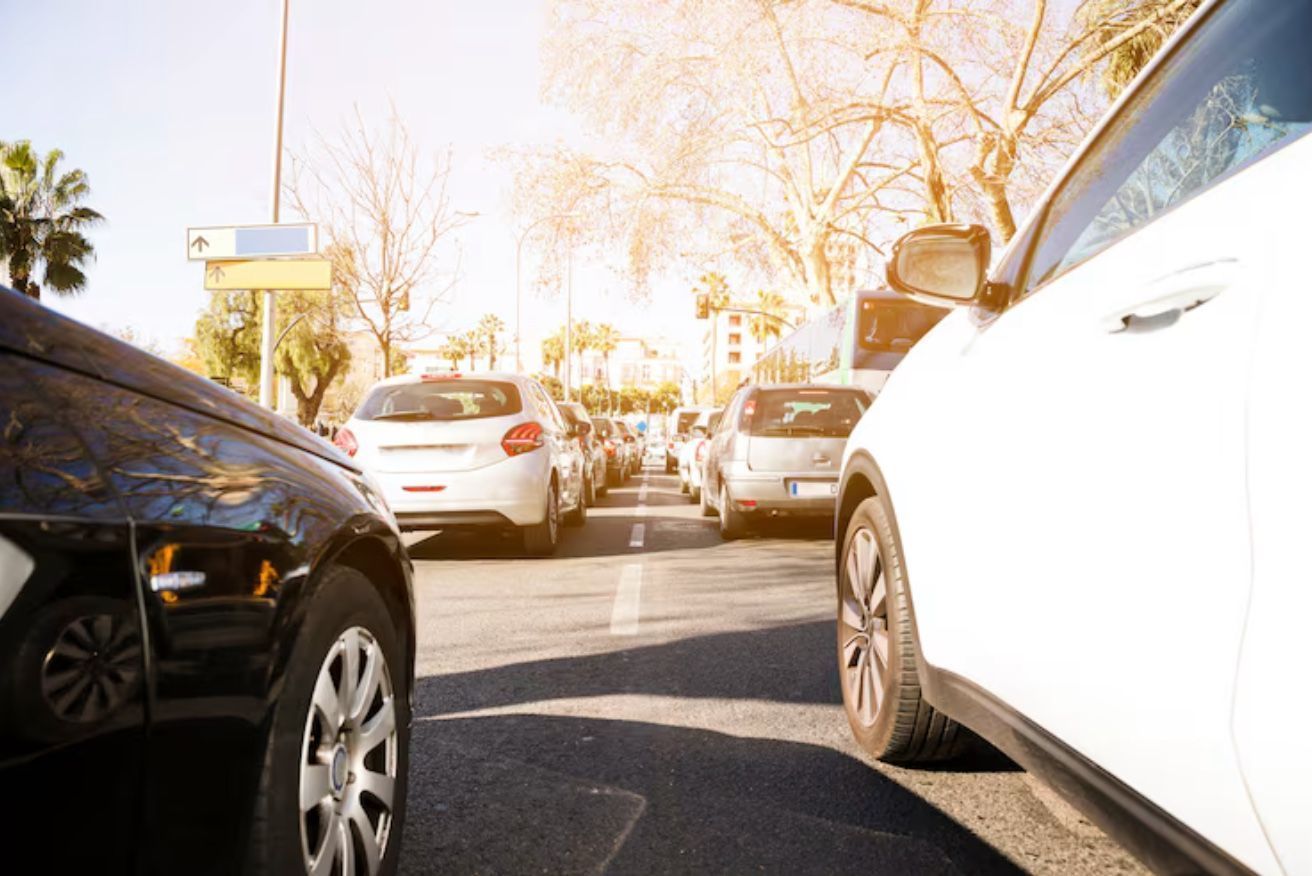 Trânsito de carros • Freepik/Divulgação