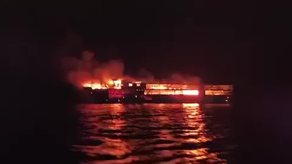 Incêndio em balsa nas Filipinas deixa dezenas de mortos