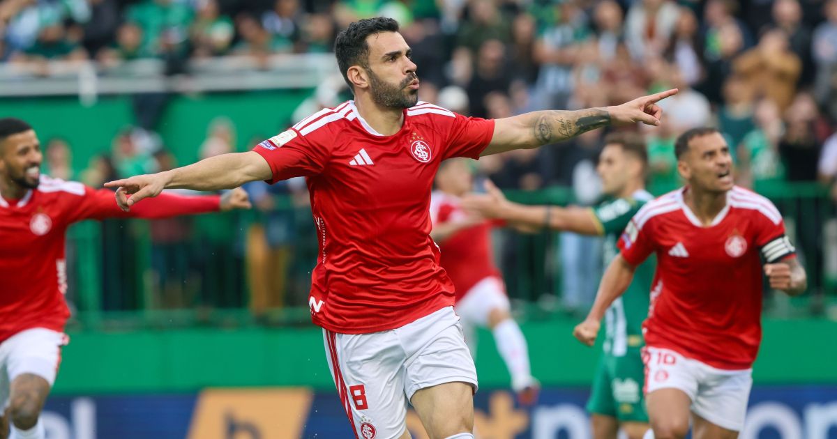 Internacional vence Chapecoense e ganha fôlego contra o Z4 do Brasileirão