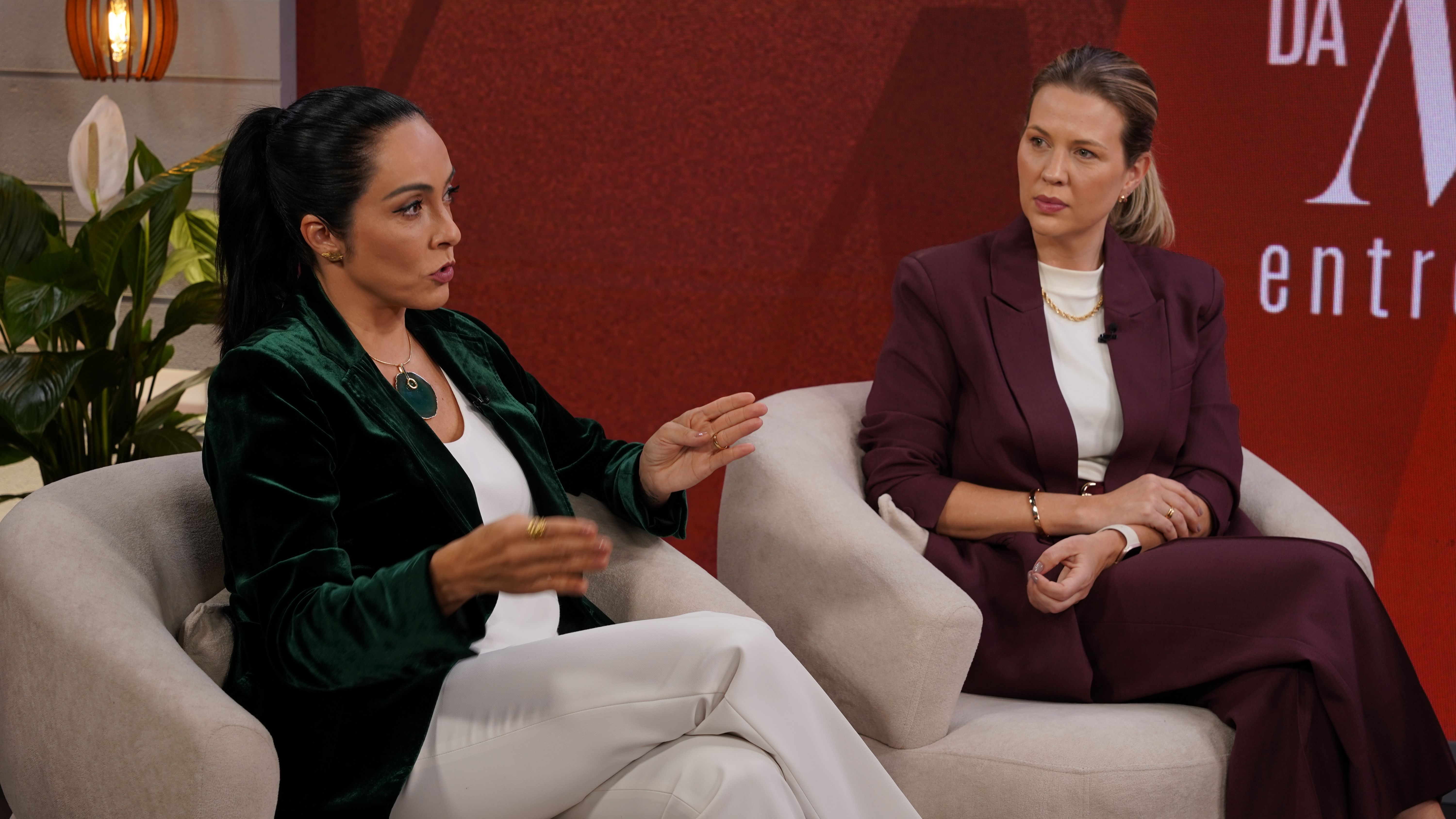 izabella-camargo-na-palma-da-mari