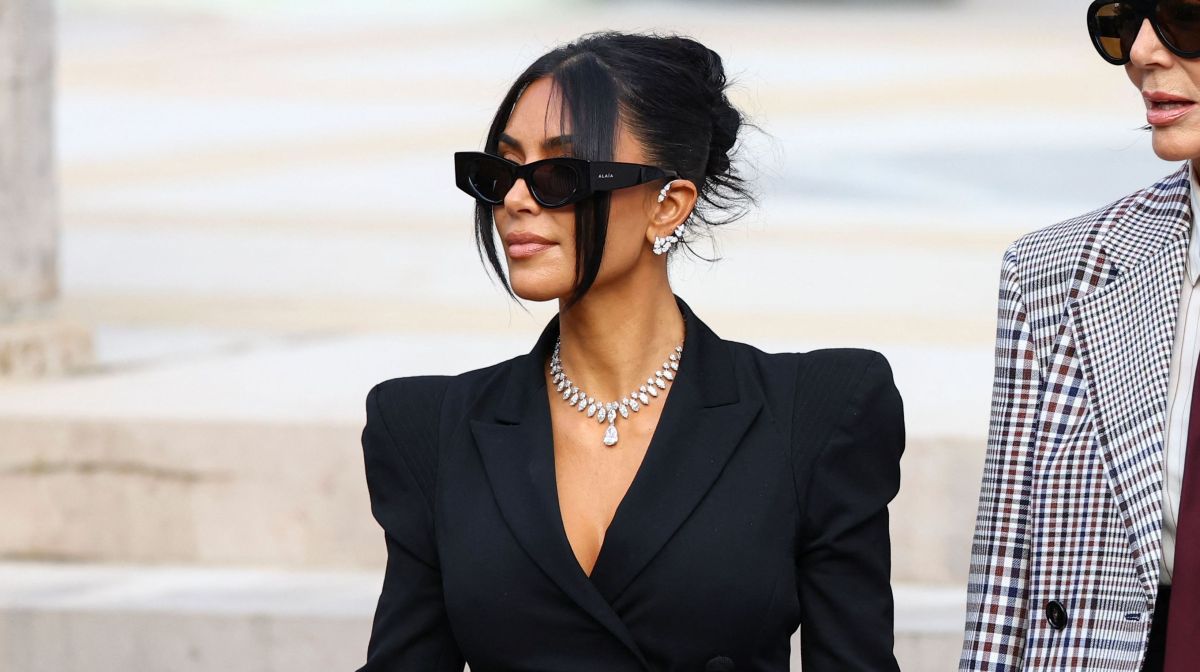 Kim Kardashian e Lewis Hamilton são flagrados em passeio de barco na Itália