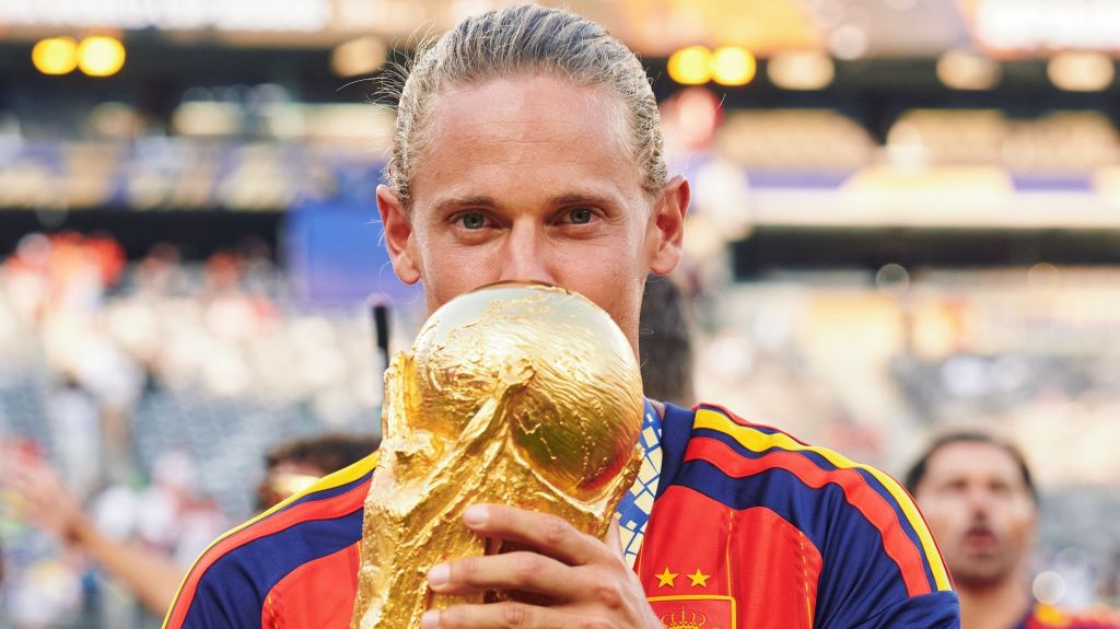 Aos 31 anos, campeão da Copa com a Espanha anuncia aposentadoria da seleção