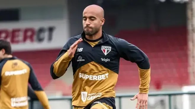 Lucas Moura treinando fisicamente no centro de treinamento do São Paulo