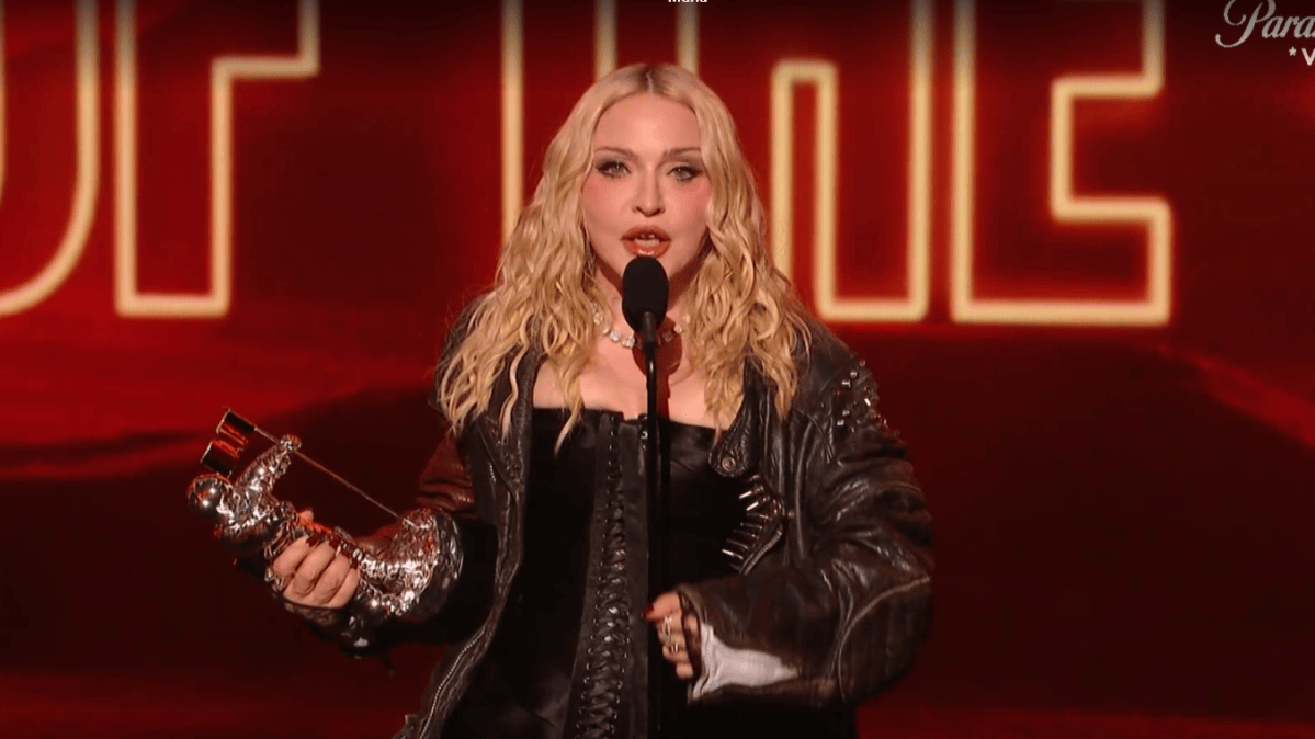 Madonna se torna a pessoa mais velha a ganhar um prêmio no VMA