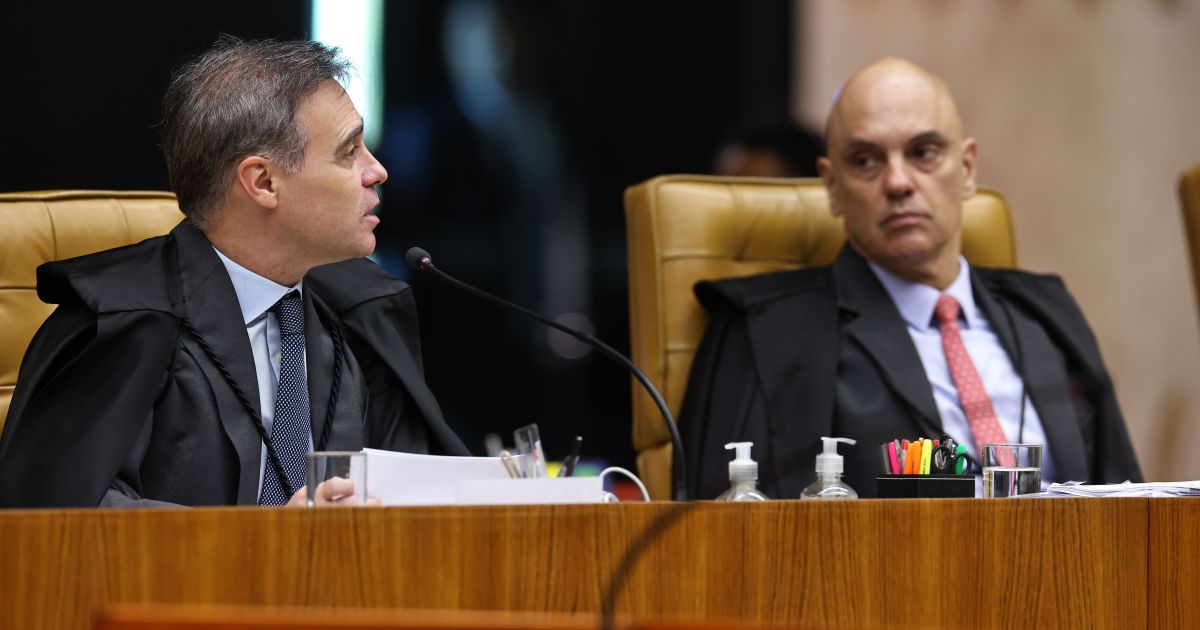 Sala de sessão do STF com ministros em debate