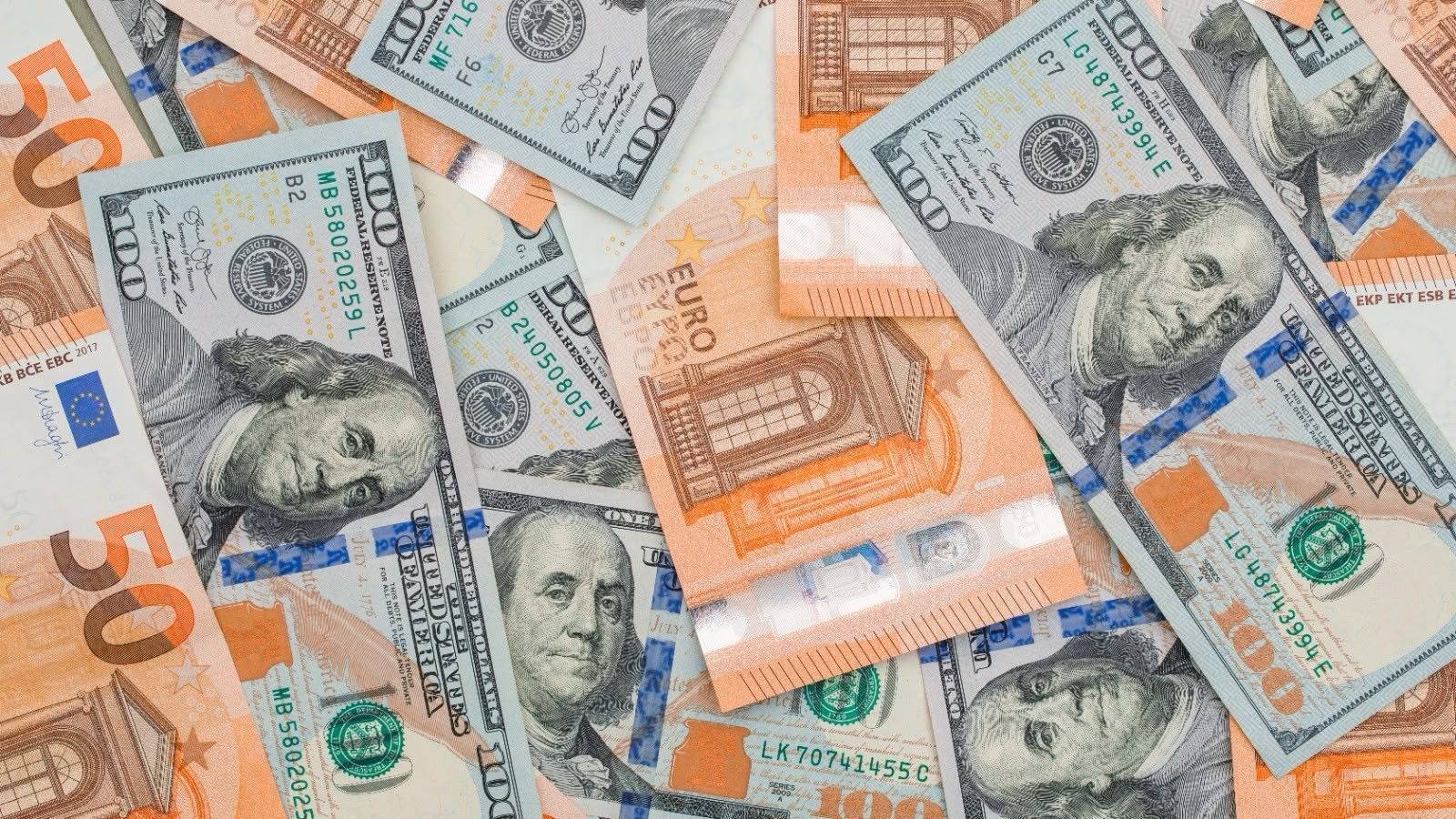 Especialistas recomendam escolher uma instituição autorizada a operar no mercado de câmbio e verificar as moedas e modalidades de recebimento disponíveis