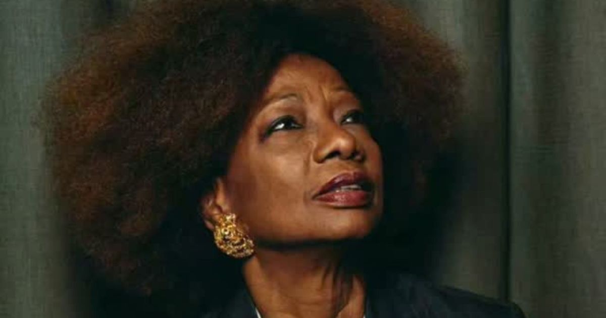 Mounia Orosemane, 1ª modelo negra de alta-costura, retorna à passarela