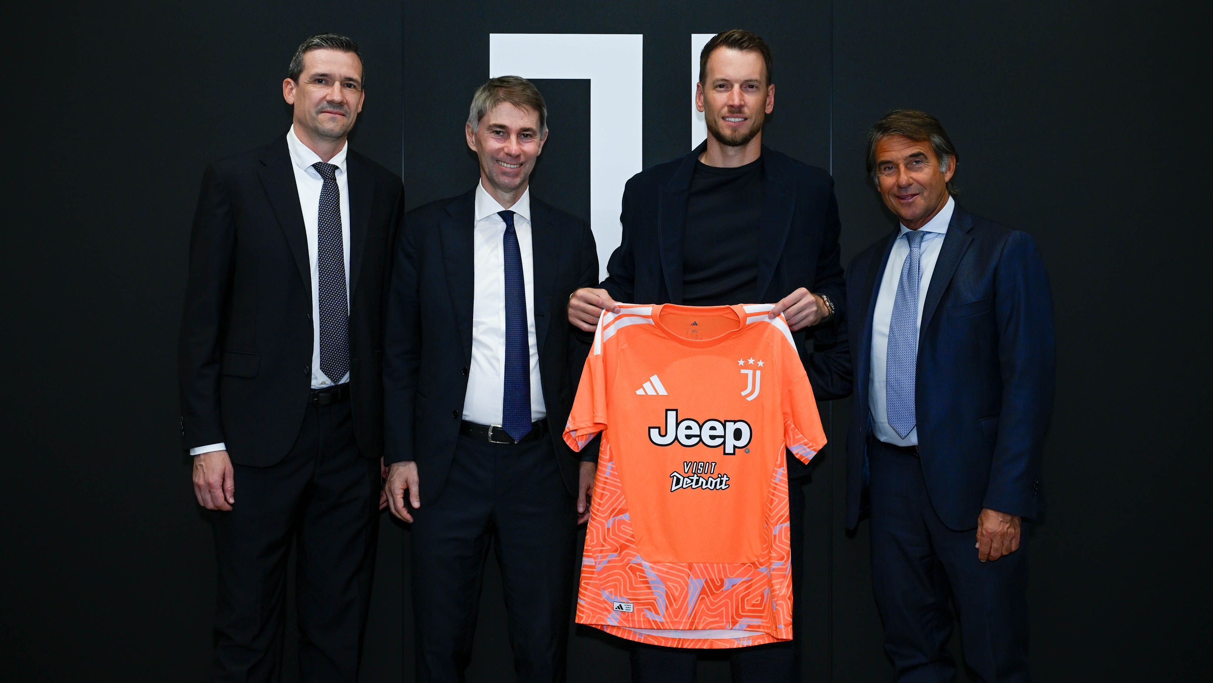 Juventus anuncia ex-Botafogo Neto com contrato até junho de 2027