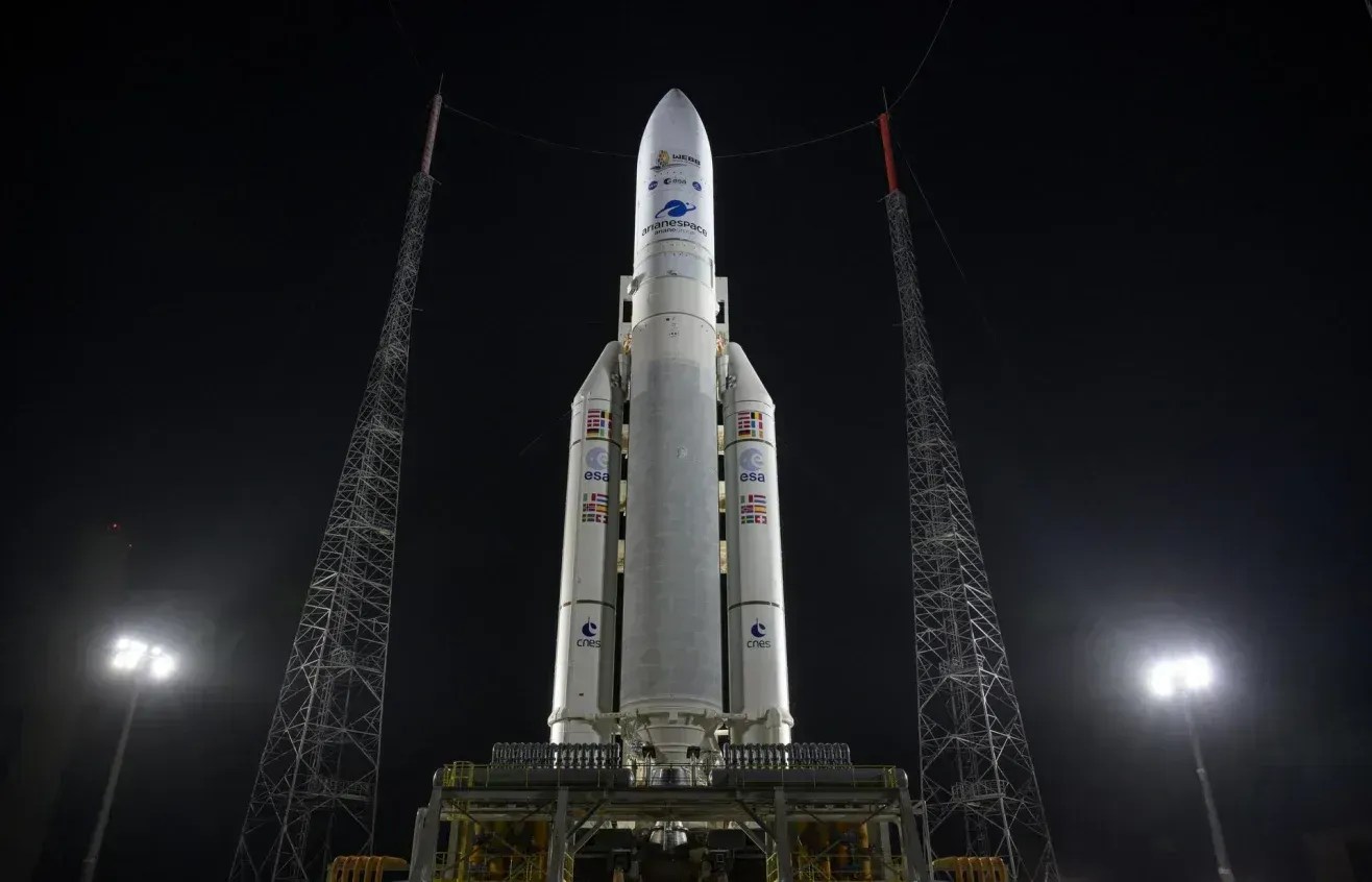 O foguete Ariane 5 da Arianespace, agora aposentado, lançou o Telescópio Espacial James Webb da NASA em 2021. O veículo foi posteriormente substituído pelo Ariane 6. • Bill Ingalls/NASA