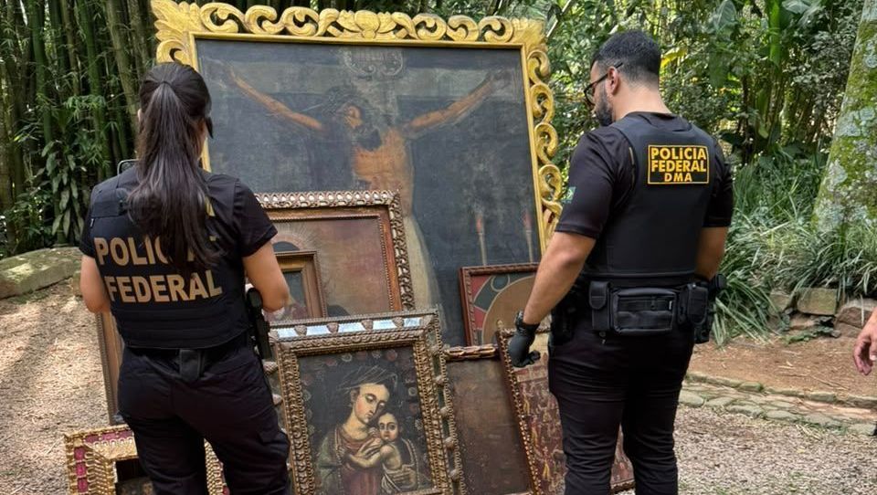 Obras apreendidas durante o cumprimento do mandado • PCRJ