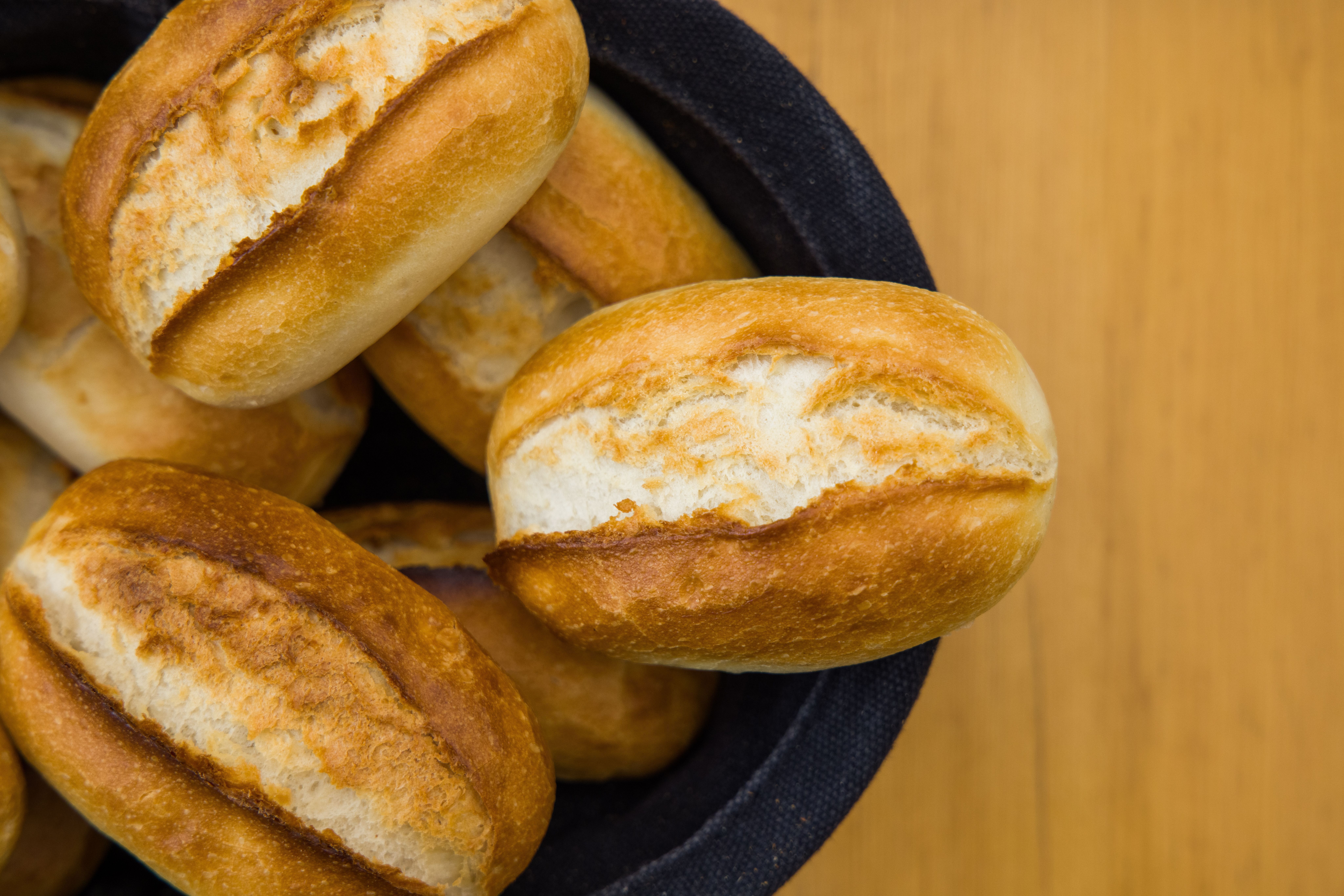 Pão Francês: aprenda a receita que reproduz a textura e o sabor da padaria