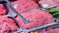 Açougueiro vende carne de porco como se fosse bovina e acaba condenado a 10 anos de prisão no Iraque; entenda o caso
