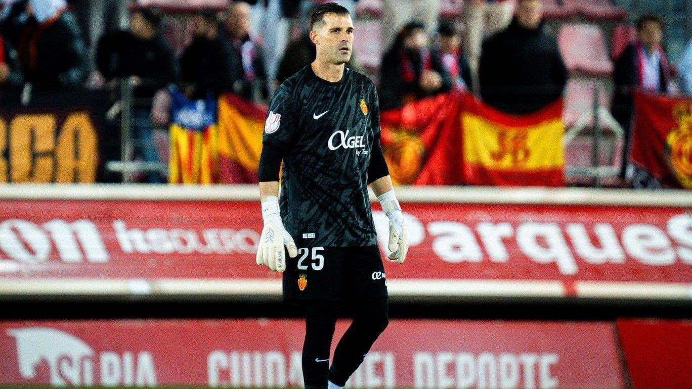 Estrutura de refeitório desaba sobre goleiro na Espanha e causa lesão grave