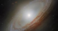 Galáxia fora de sincronia é detectada pelo Telescópio Hubble da Nasa; veja