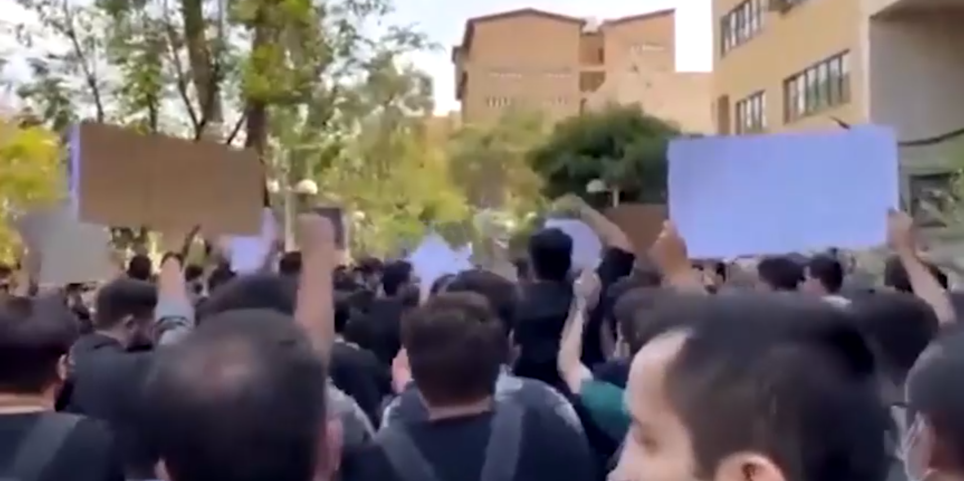 protestos-ira.jpeg