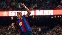 Raphinha anota hat-trick, Jesus marca, e Barcelona goleia Racing por LaLiga