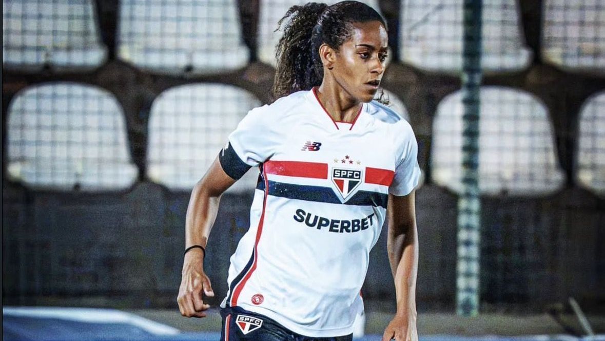 Tayla, zagueira do São Paulo
