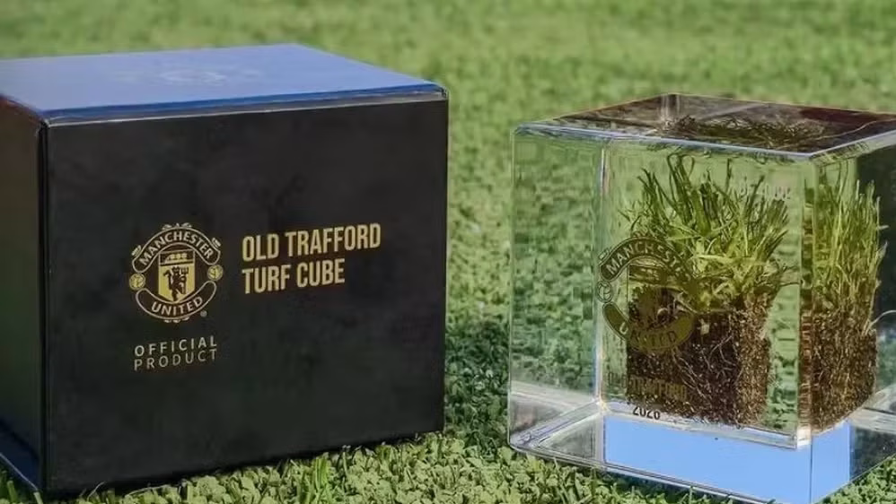 Manchester United Coloca Tufos De Grama A Venda Por R 850