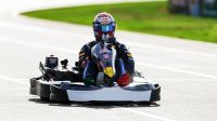Max Verstappen supera 100 rivais e vence desafio de kart