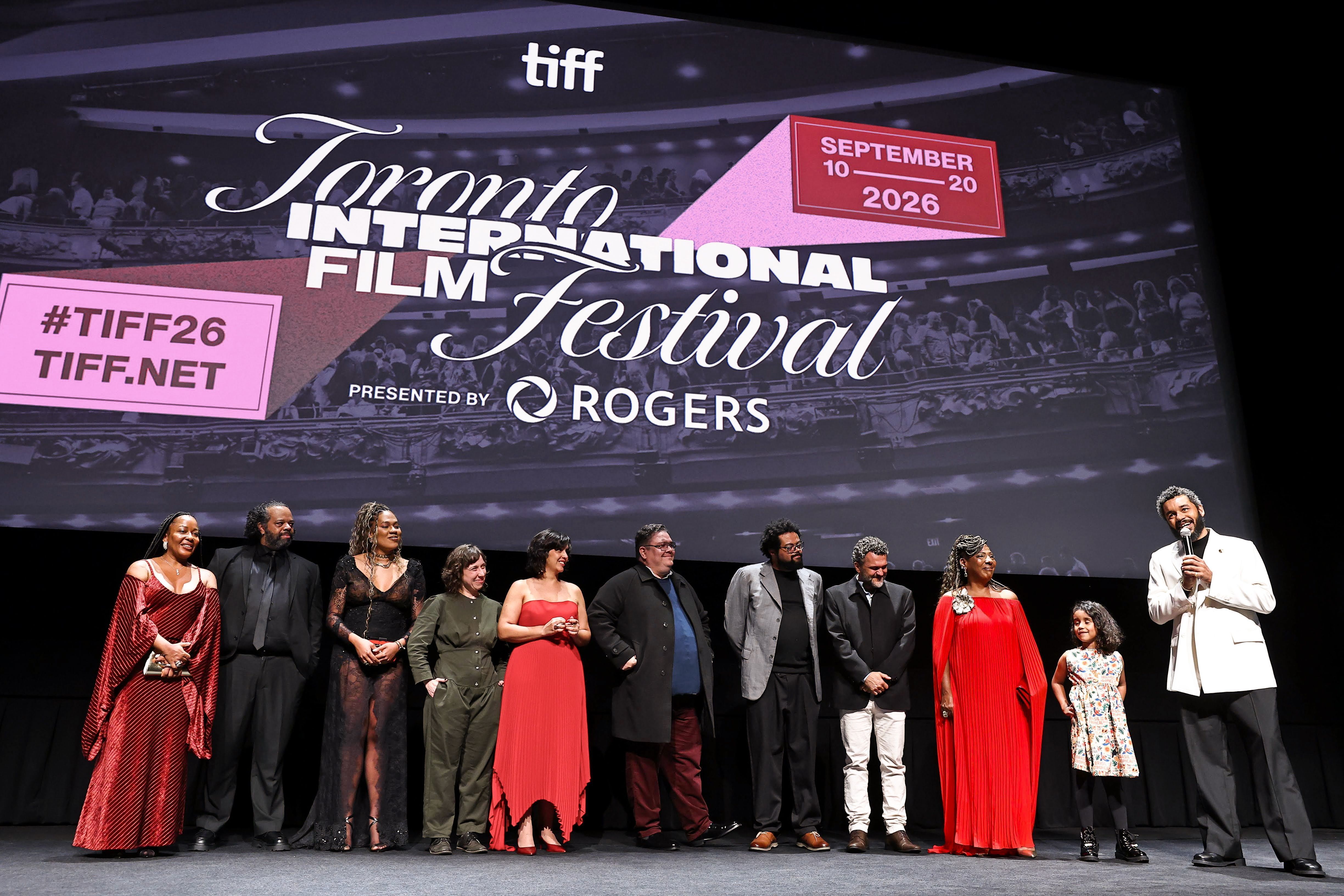 Maíra Azevedo, Renato Novaes, Giovanna Heliodoro, Lara Lima, Rimenna Procópio, Thiago Macêdo Correia, André Novais Oliveira, Maurilio Maurilio Martins, Rejane Faria e Gabriel Martins no Festival de Toronto • Joshn Salangsang/Sutterstock Images