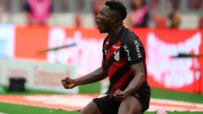 Viveros ultrapassa Luis Suárez na artilharia histórica do Brasileirão