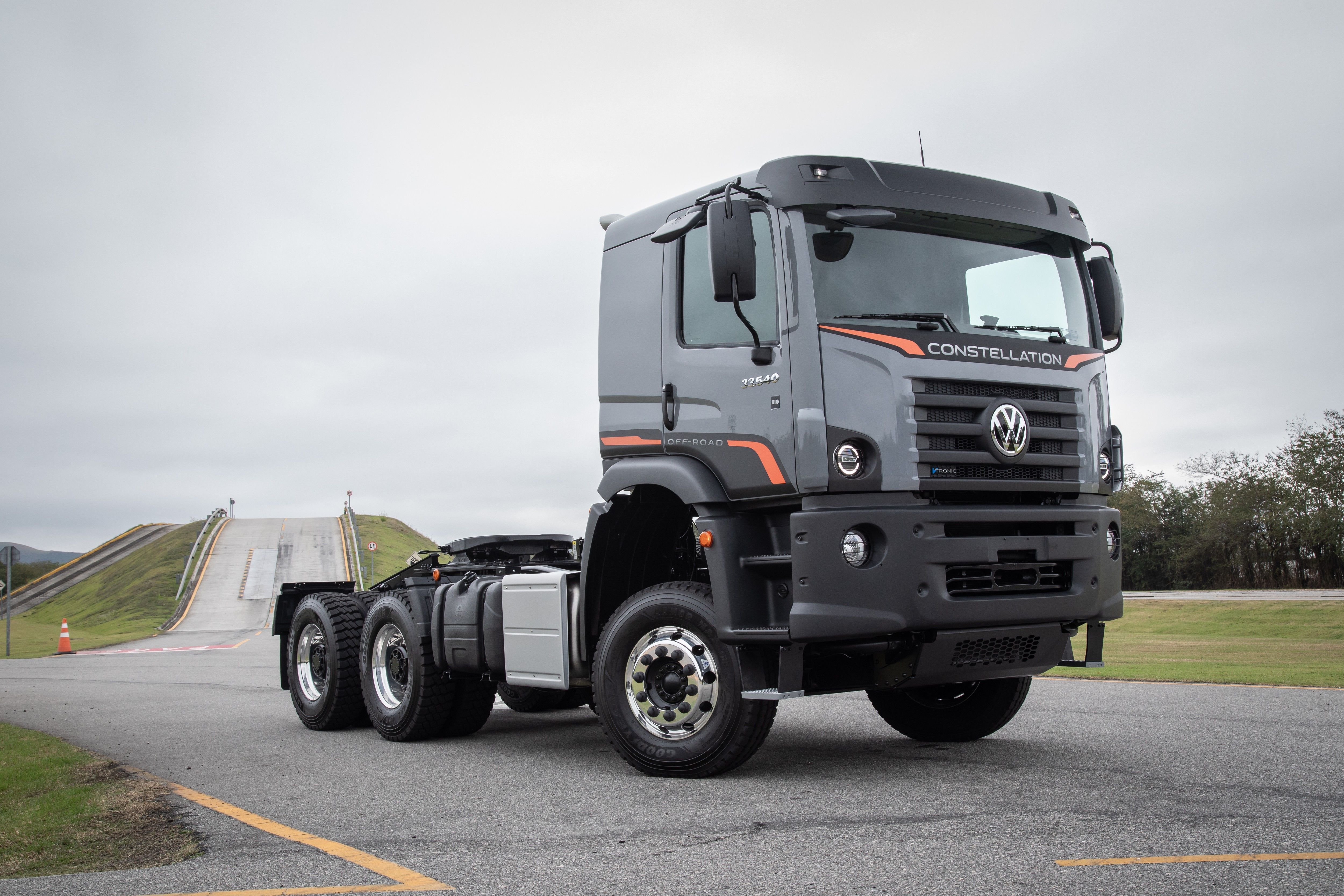 Novo VW Constellation offroad transporta até 91 toneladas