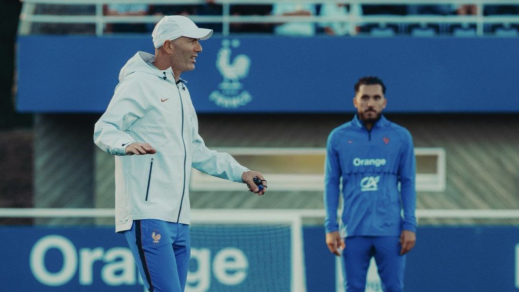 Zidane em treino da França