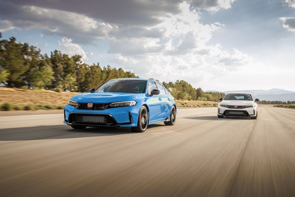 Honda Civic Type R 2027, que chega às concessionárias dos EUA em outubro, parte de US$ 48.695 e segue só com câmbio manual • Divulgação Honda