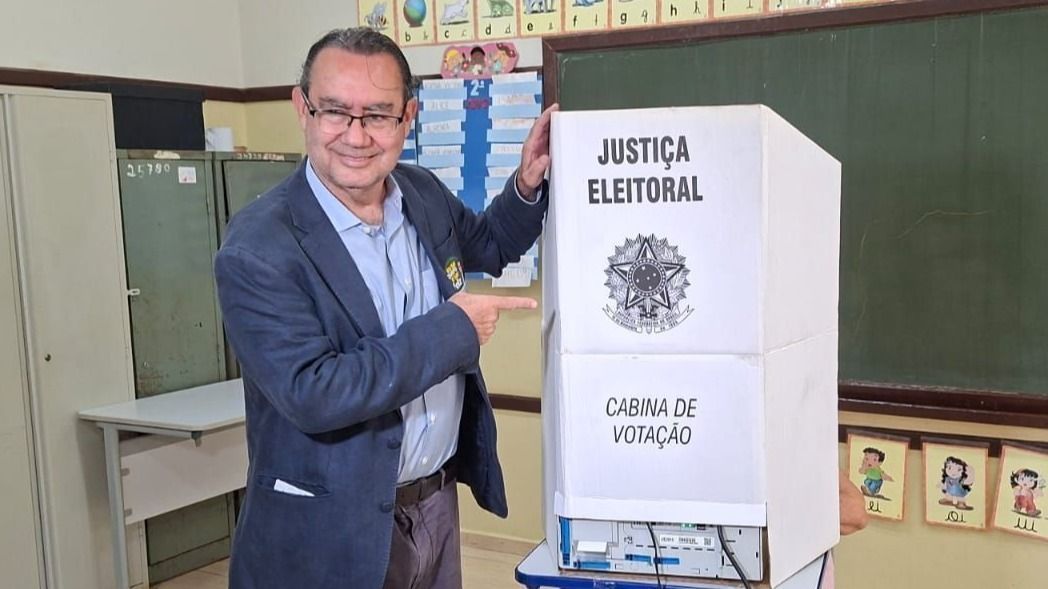 Eleições 2026: Augusto Cury vota no interior de São Paulo