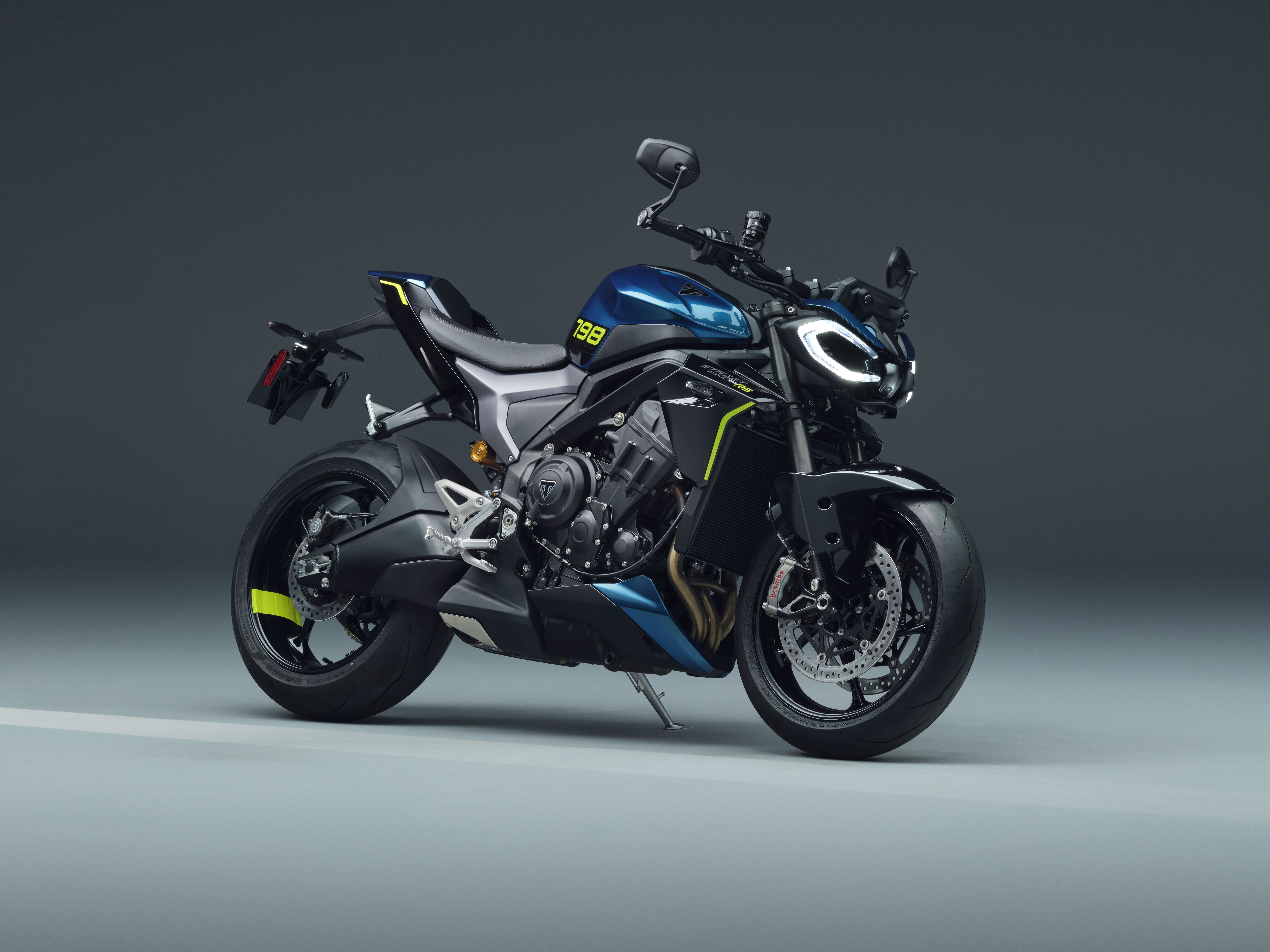 Triumph Street Triple 798 •