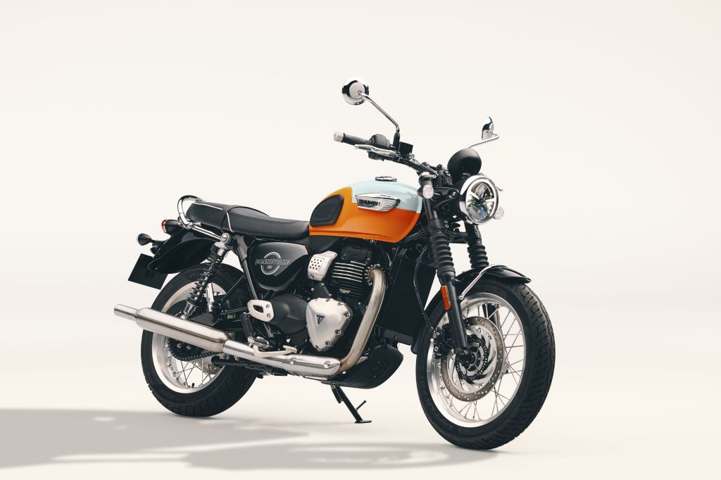 Triumph Bonneville T40 tem motor monocilíndrico de 32 cv, painel redondo TFT de 4 polegadas, controle de tração e ABS de curva; versão Black chega à Europa no outono