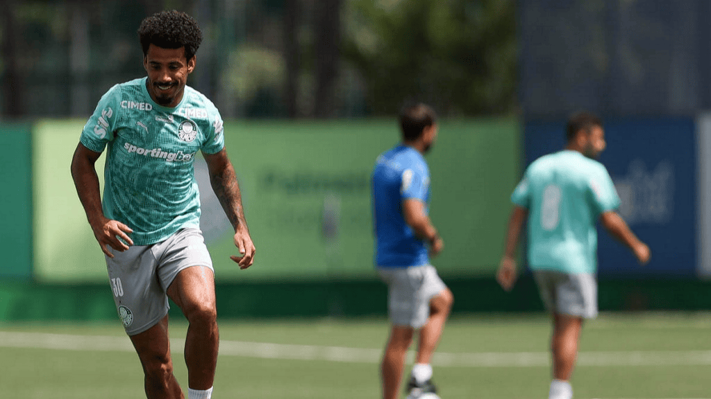 Treino do Palmeiras da última semana, quando ainda tinha o direito de estampar bets na camisa